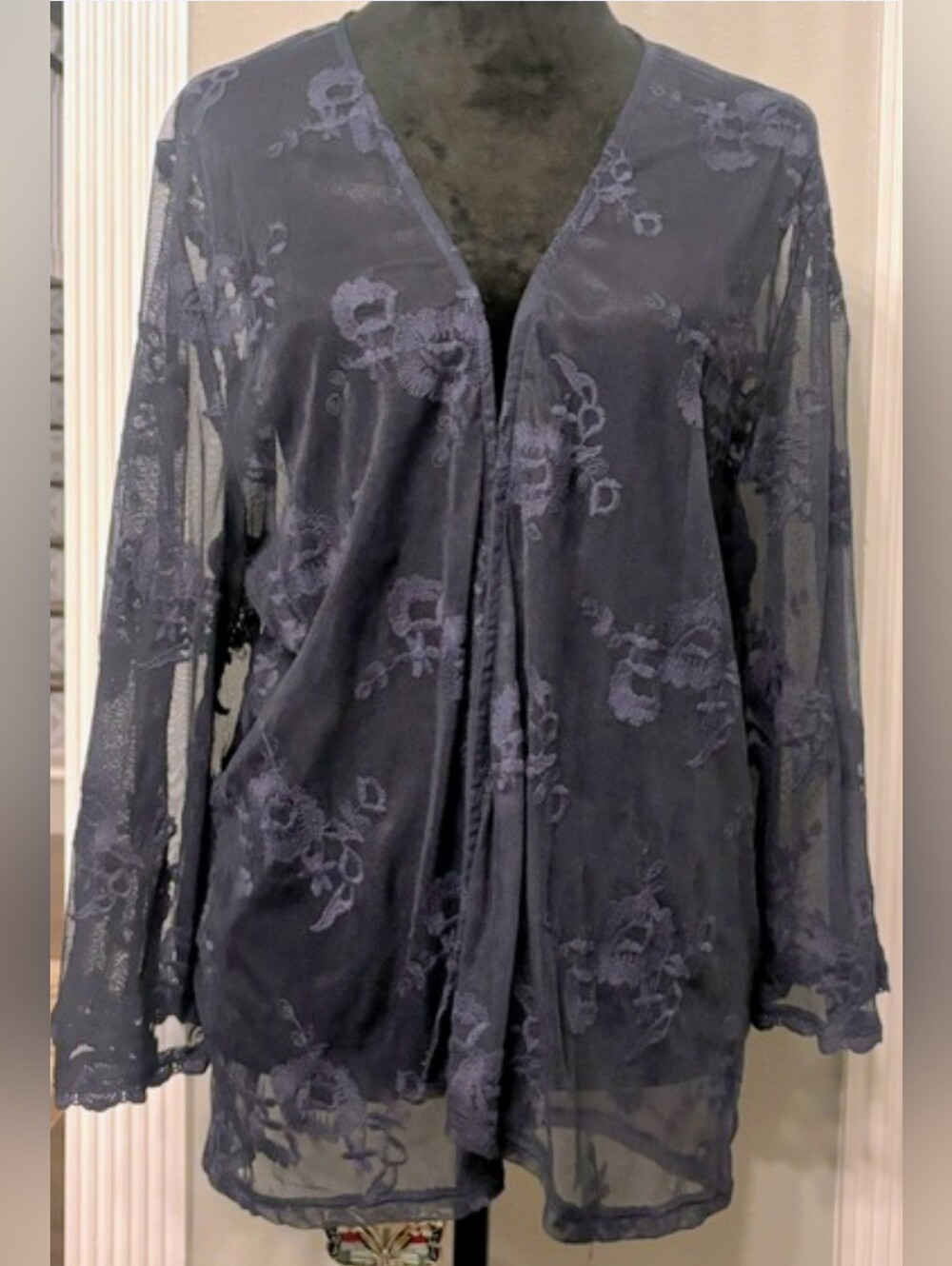 💜5/$25.00💜New XL Blue Bell Sleeve Tie Front Blouse